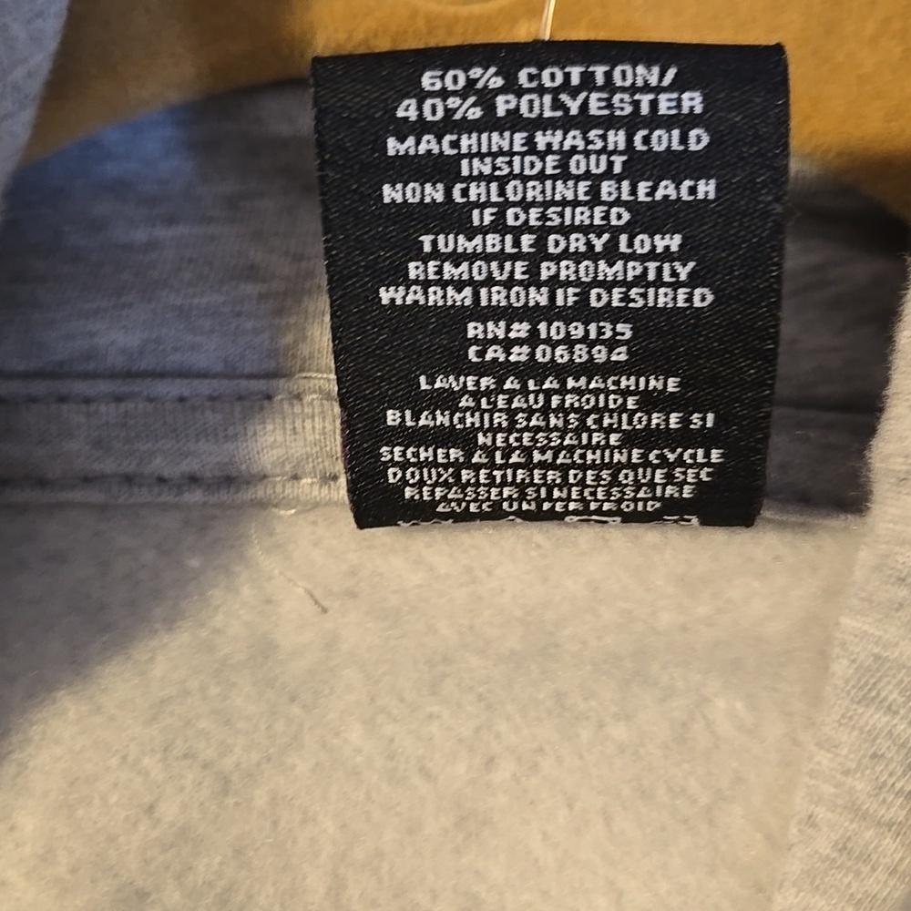 NWT Toronto Raptors Hoodie With Kangaroo Pocket Size Medium - Picture 10 of 13